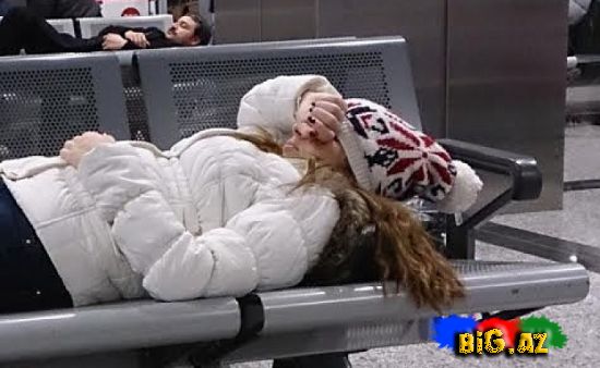 Azərbaycanlı məşhurun qızı aeroporta yatdı - FOTO