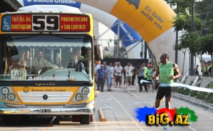 Useyn Bolt avtobusdan sürətli oldu-VİDEO