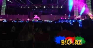 İtalyan musi̇qi̇çi̇ləri̇ Bakida-Toto Kutunyo "Sari Gəlin" oxudu-VİDEO