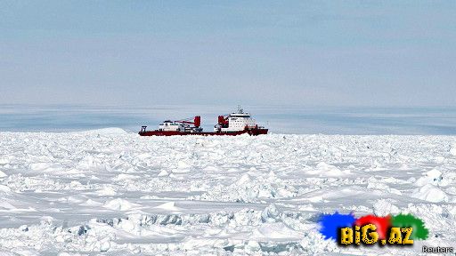 Ruslar ardınca Çin gəmisi buzlardan çıxa bilmir