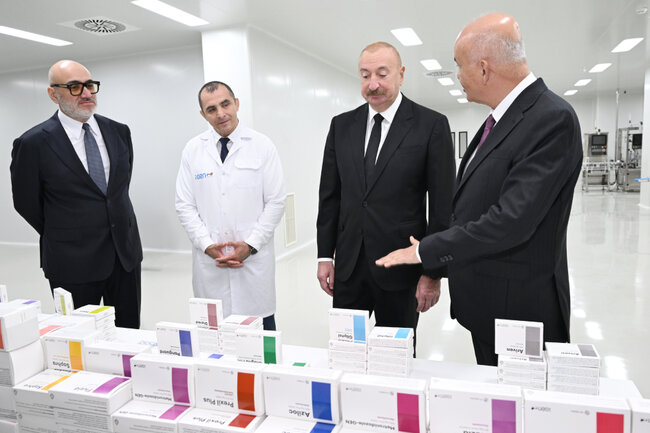 Prezident dərman istehsalı müəssisəsinin açılışında - Fotolar
