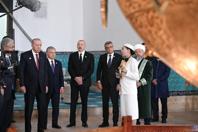 Prezident həmkarları ilə Türküstanı gəzdi - Fotolar