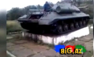Ukraynada 70 ilin tankı işə salındı - VIDEO