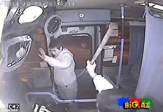 Məharətli avtobus sürücüsü oğurluğun qarşısını belə aldı - VİDEO
