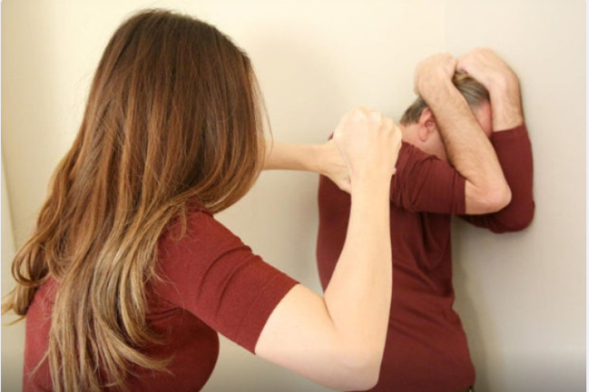 Bakıda arvad ərini döyüb xəstəxanalıq etdi