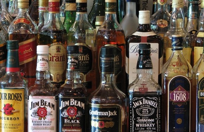 Alkoqollu içkilərə aksiz dərəcələri artırılır - 2 dəfə