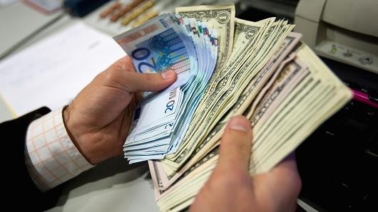 Azərbaycanda dollar ucuzlaşdı - RƏSMİ