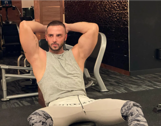 Gökhan Özen uzun müddətdən sonra qızları ilə görüşdü