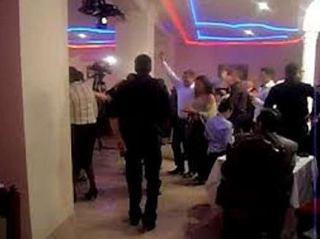 Polis polkovniki İslam İmanov restoranda bir qrup gənclə dalaşıb - FOTOLAR
