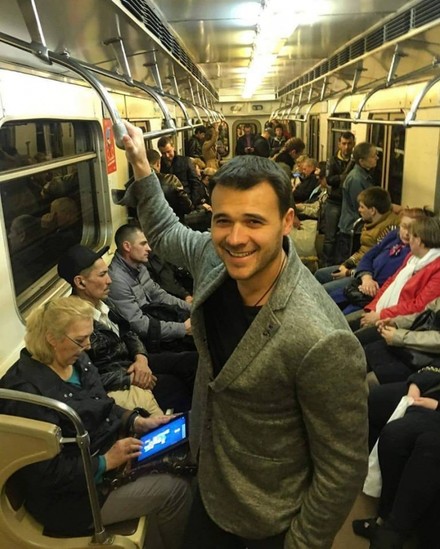 Emin Ağalarov metroda - FOTO