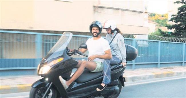 Burakla Fahriyenin motosiklet keyfi - FOTO