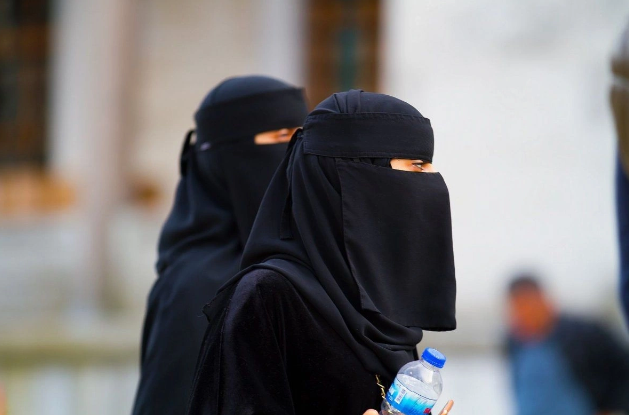 İsveçrədə çadra və niqab geyinməyə qadağa qüvvəyə mindi