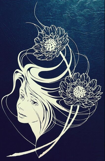 Skalpellə kağız üzərində cızdığı əsərlər görənləri heyran edir - FOTO