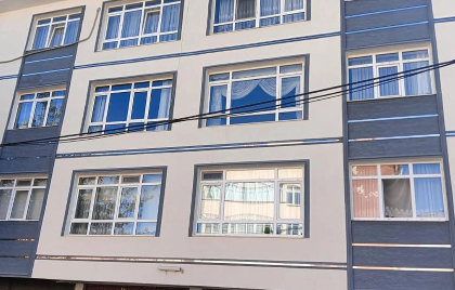 Bakıda yeniyetmə qız 14-cü mərtəbədən yıxıldı: SAĞ QALDI