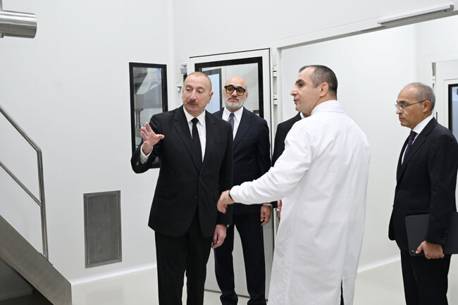 Prezident dərman istehsalı müəssisəsinin açılışında - Fotolar
