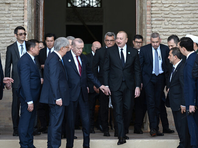 Prezident həmkarları ilə Türküstanı gəzdi - Fotolar