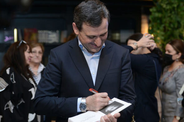 "Məhşər divanı: Yalanın 17 anı": Fəlsəfə doktoru sənədli romanının təqdimatını keçirdi - FOTO