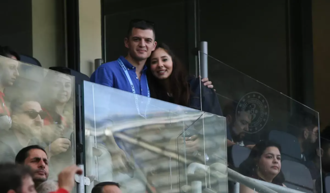 Futbolçu matç zamanı evlilik təklifi etdi