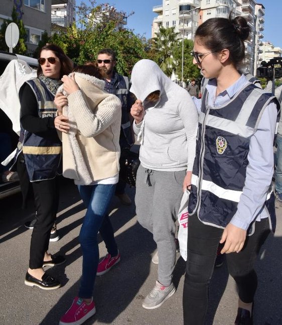 Türkiyə polisi əmiliyyat keçirdi: azərbaycanlı qadın saxlanıldı (FOTO/VİDEO)
