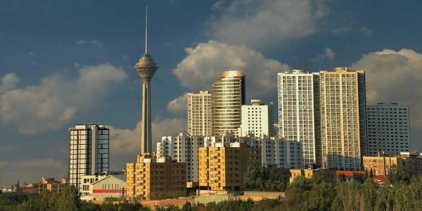 Tehranda prezident aparatının önündə qarşıdurma: 35 yaşlı kişi kəsici alətlə...