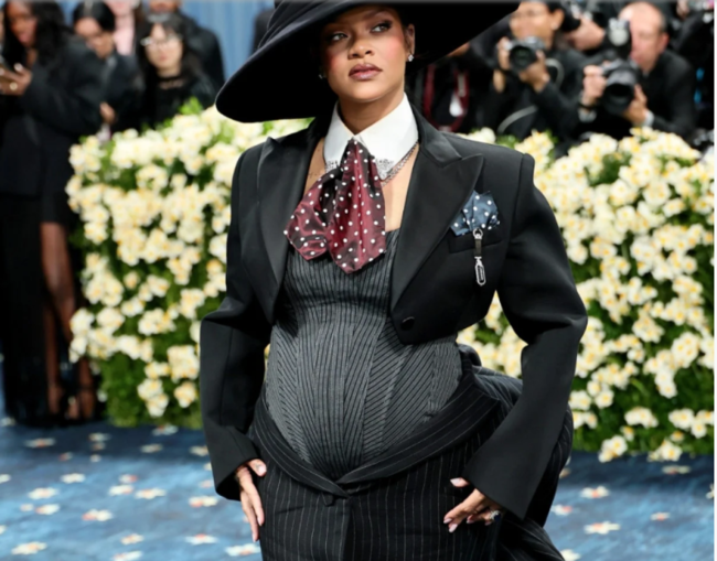 Rihannanın film qalasında fotoları gündəm oldu