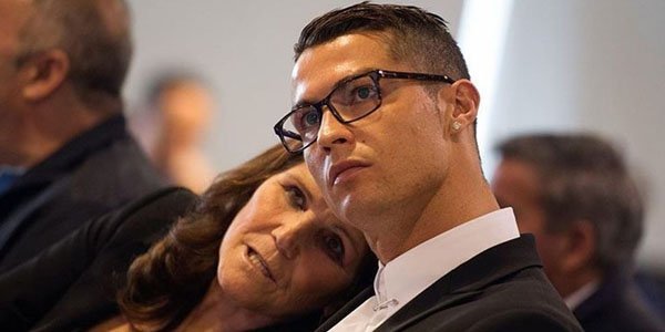 Ronaldonun anası: "Bizim evdə Messidən danışmaq qadağandır"