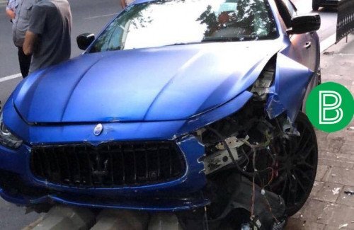 Bakıda "Maserati" qəzaya uğradı - FOTO
