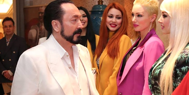 Adnan Oktar gözəl qızları belə aldadırdı - VİDEO