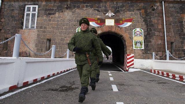 Ermənistanda şok olay: Rus hərbçisi 37 yaşlı rəqqasəni...