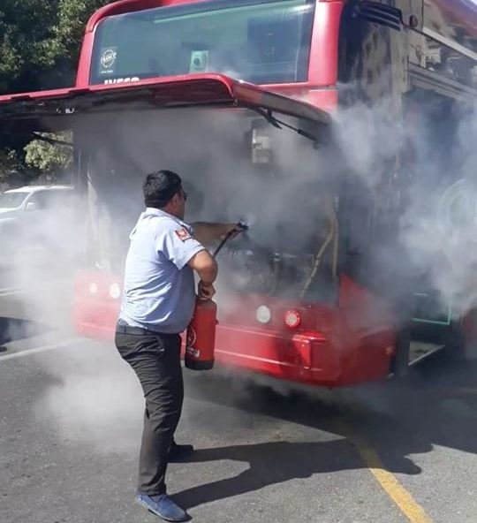 "Baku Bus"ın avtobusu alovlandı: Sürücü sərnişinlərin həyatını belə xilas etdi (VİDEO)
