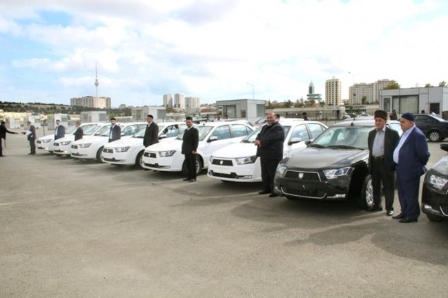 Dövlət mollalara avtomobil payladı - FOTO