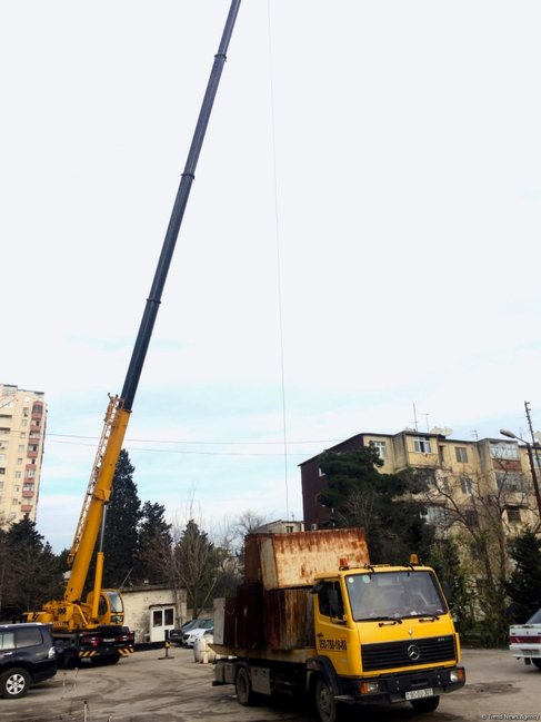 Eldar Əzizovdan daha bir ƏMR: Binaların üstündəki su çənləri yığışdırılsın! - FOTO