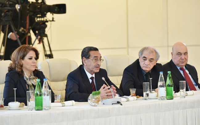 Prezident İlham Əliyev və birinci xanım Mehriban Əliyeva incəsənət xadimləri ilə görüşdü - FOTOLAR