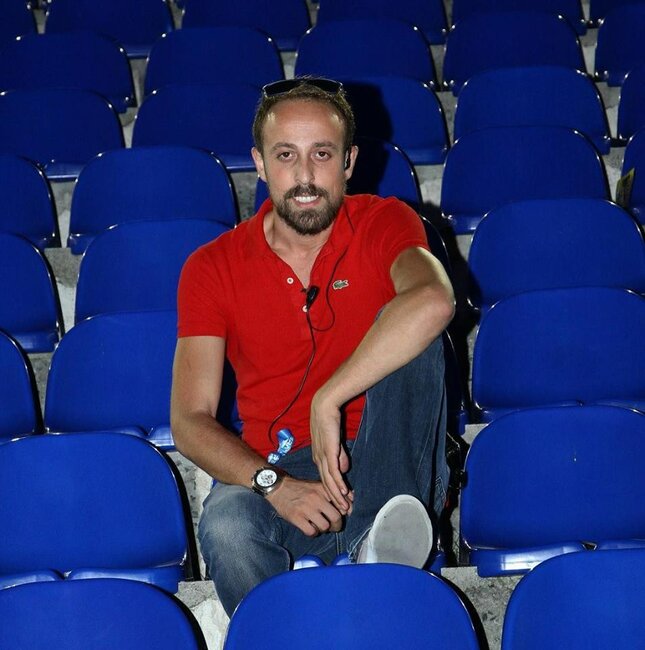 Köhnə sevgilisi müğənnini şantaj etdi -