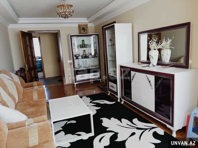 Tbilis prospekti Avropa Otelinin yanında 4 otaqlı mənzil satılır!