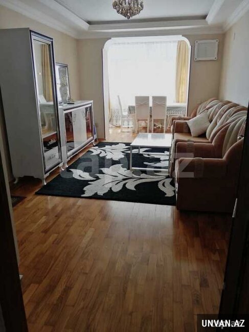 Tbilis prospekti Avropa Otelinin yanında 4 otaqlı mənzil satılır!