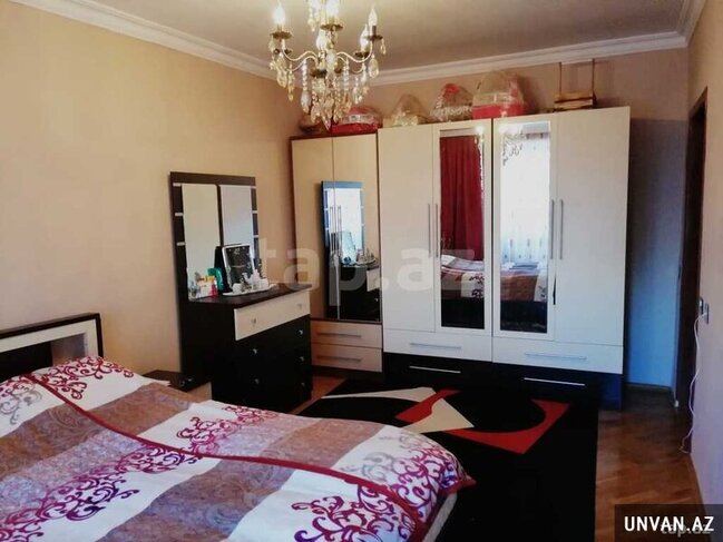 Tbilis prospekti Avropa Otelinin yanında 4 otaqlı mənzil satılır!