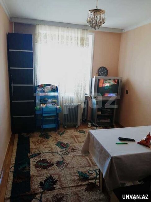 Tbilis prospekti Avropa Otelinin yanında 4 otaqlı mənzil satılır!