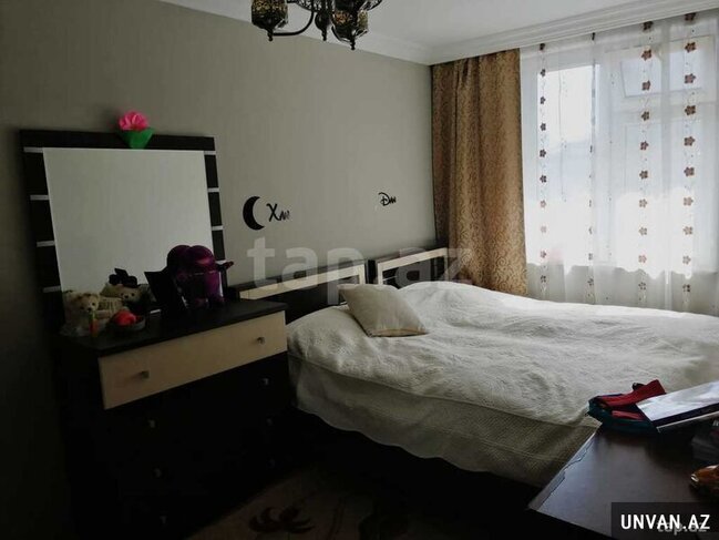 Tbilis prospekti Avropa Otelinin yanında 4 otaqlı mənzil satılır!