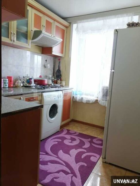 Tbilis prospekti Avropa Otelinin yanında 4 otaqlı mənzil satılır!