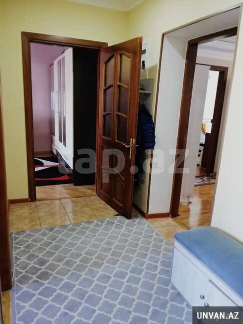 Tbilis prospekti Avropa Otelinin yanında 4 otaqlı mənzil satılır!