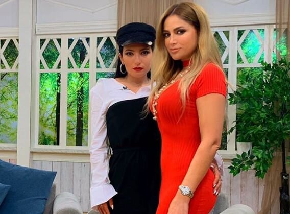 Azərbaycan efirində biabırçılıq: Əlini Nigar Camalın arxasına... - FOTO