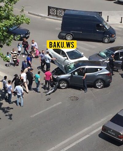 Bakıda üç avtomobil toqquşdu