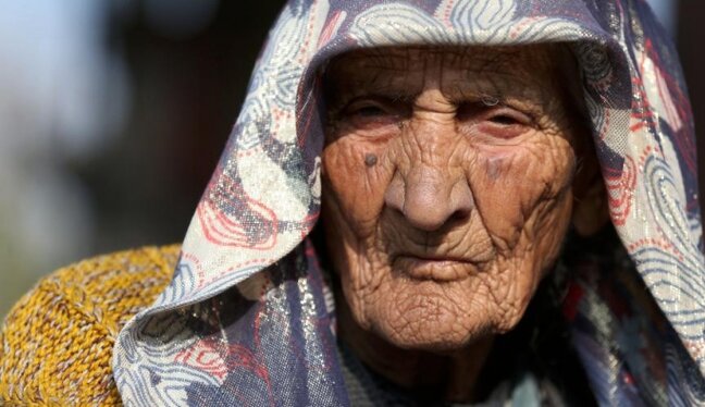 Kiçik nəvəsi ilə arasında 113 yaş fərq olan - Bir əsr yaşamış Fatma nənə - FOTOLAR