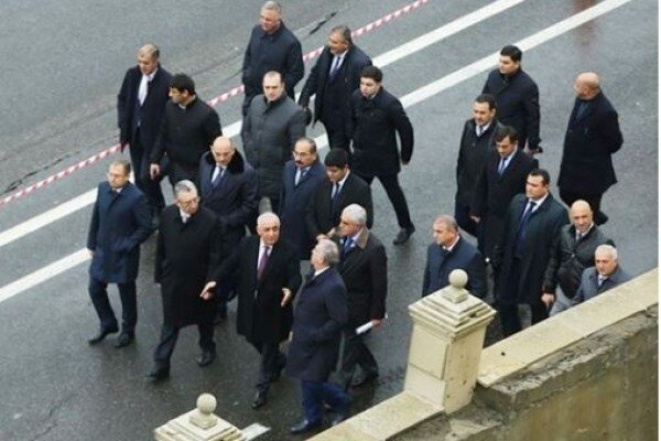 Əli Əsədov, Eldar Əzizov və Saleh Məmmədov sürüşmə zonasında - FOTO