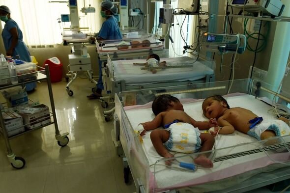 Hindistanda yeni doğulan əkizlərə Kovid və Korona adı verildi - FOTO