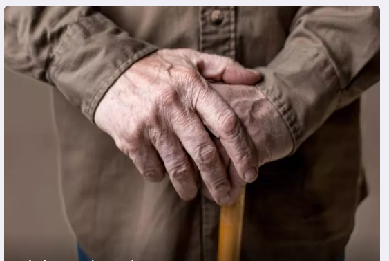 Parkinson olan əmisini pula görə öldürdü
