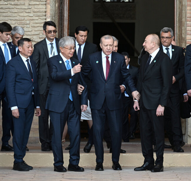 Prezident həmkarları ilə Türküstanı gəzdi - Fotolar