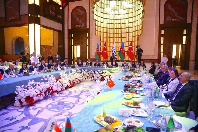 Bakıda Beynəlxalq Demokratlar Birliyinin (UID) Azərbaycan nümayəndəliyinin təşkilatçılığı ilə iftar süfrəsi açılıb - FOTOLAR