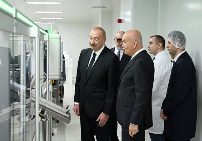 Prezident dərman istehsalı müəssisəsinin açılışında - Fotolar